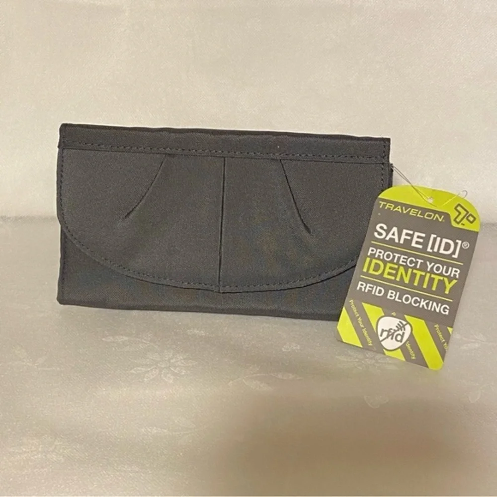 Travelon Safe ID Protect Your Identity RIFD‎ Blocking Wallet Women’s New